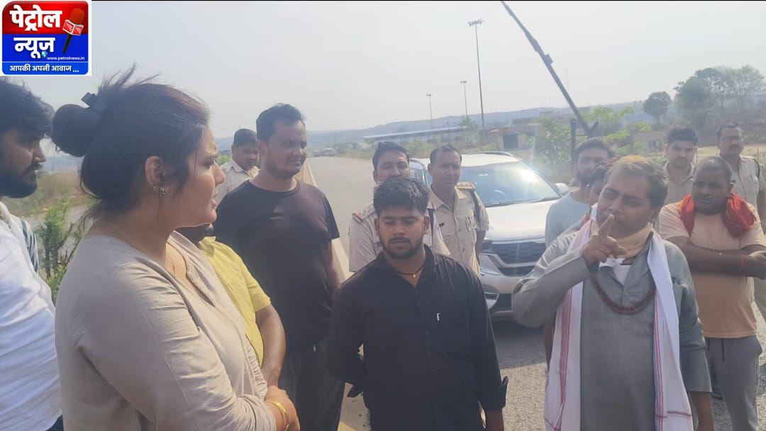 Mauganj-बिना परमिट बस की चेकिंग के दौरान हंगामा, यात्रियों ने लगाया जाम; मौके पर पहुंचे विधायक, कलेक्टर और एसपी