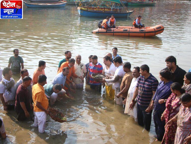 भरत घाट में प्रभारी मंत्री कैलाश विजयवर्गीय ने मां मंदाकिनी सफाई अभियान में शामिल हुए
