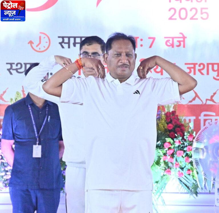 CG : मुख्यमंत्री ने किया योगाभ्यास