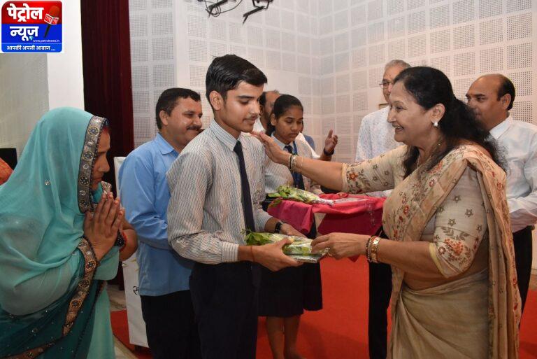 सेठ अरविंद भाई मफ़त लाल की स्मृति में छात्रवृत्ति की हुई शुरुआत