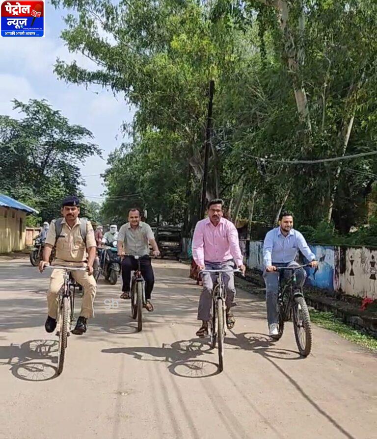 आज साइकिल से दफ्तर पहुंचे सतना कलेक्टर। एसडीएम सिटी और तहसीलदार भी साइकिल से आए कार्यालय