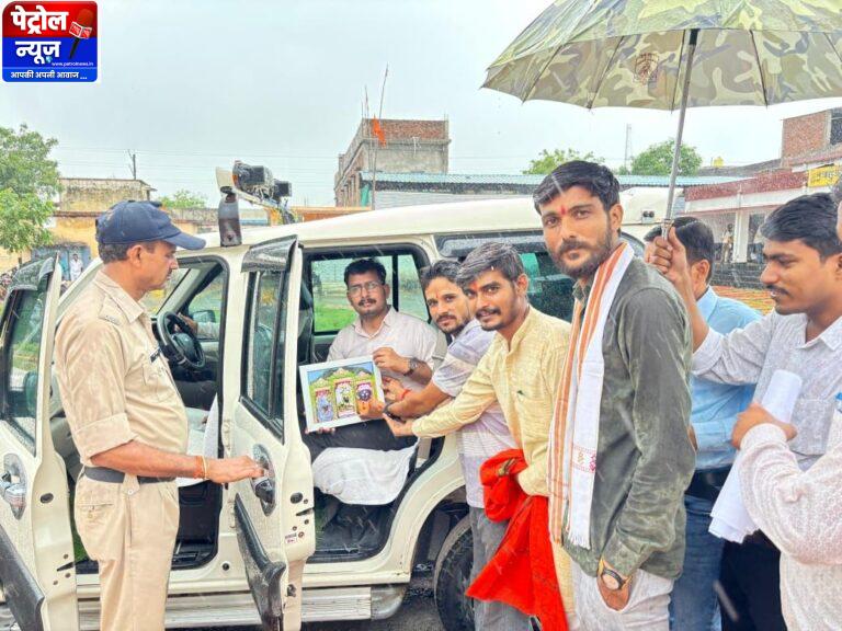 गौवंशो की सुरक्षा एवं उनके उचित प्रबंध को लेकर एसडीएम को सौंपा ज्ञापन