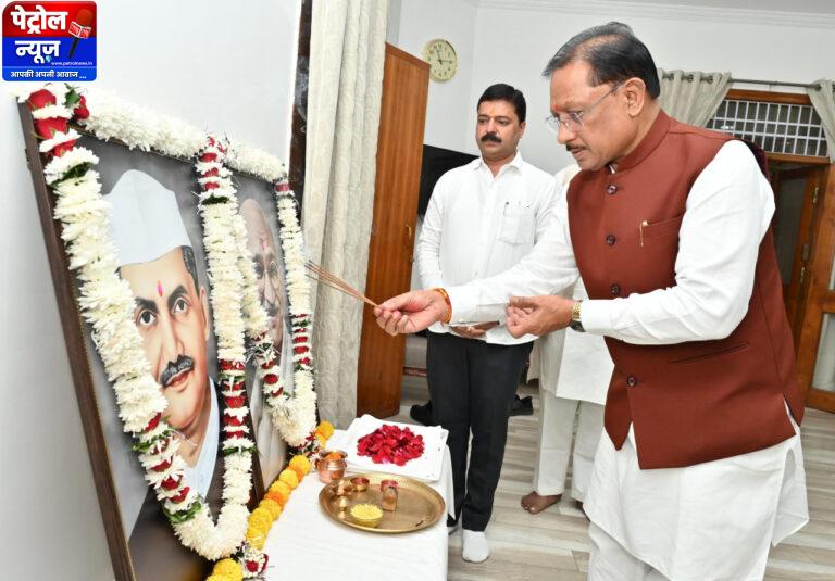 CG: मुख्यमंत्री ने राष्ट्रपिता महात्मा गांधी और पूर्व प्रधानमंत्री लाल बहादुर शास्त्री को उनकी जयंती पर किया नमन