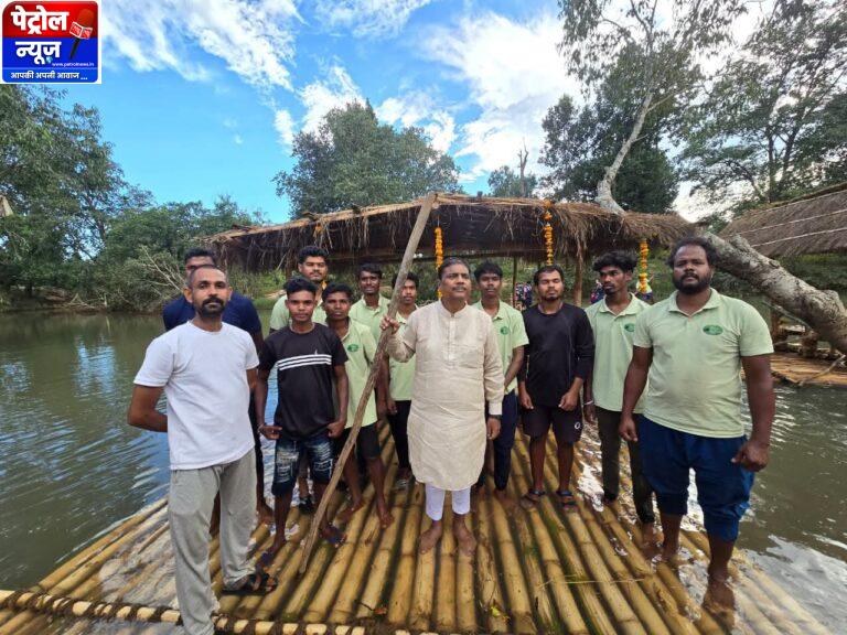 CG: तीरथगढ़ में बांस की नाव पर रोमांच