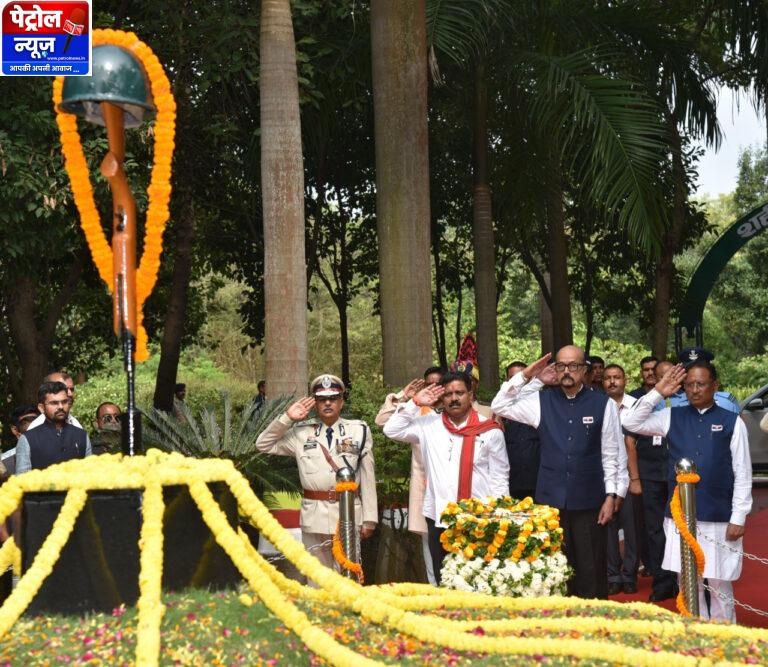 CG: राज्यपाल और मुख्यमंत्री ने शहीद वाटिका पहुंचकर शहीद जवानों को दी श्रद्धांजलि