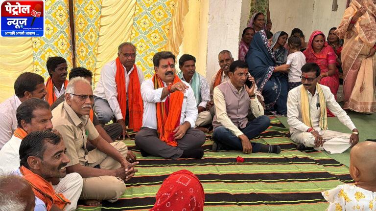 CG: उपमुख्यमंत्री ने भैंसबोड़ में चौपाल लगाकर जमीन पर बैठ सुनीं ग्रामीणों की समस्याएं