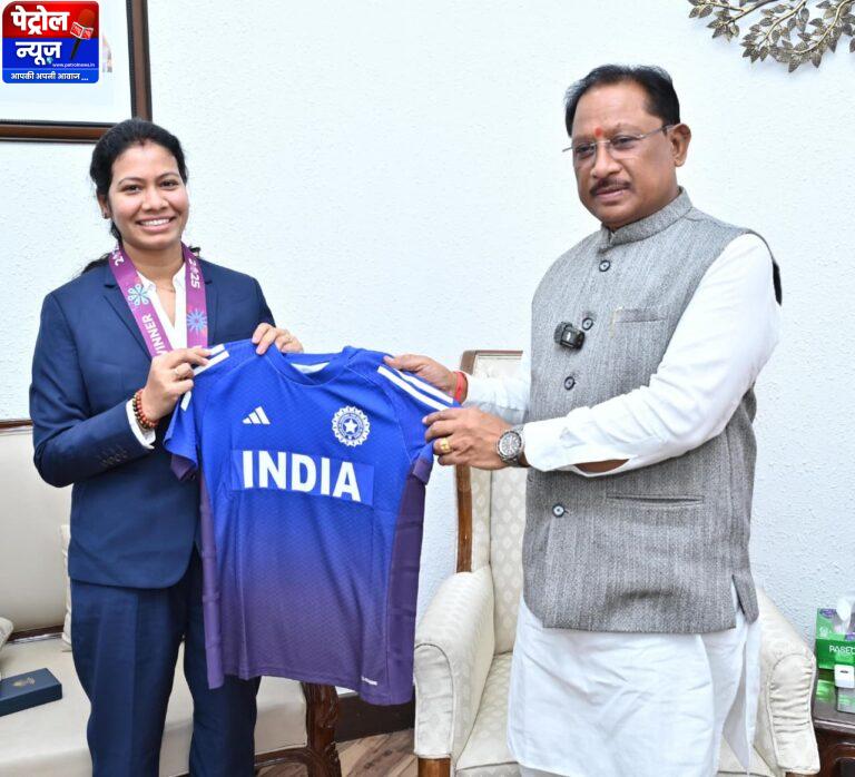 CG: वर्ल्ड कप विजेता भारतीय महिला क्रिकेट टीम की फिजियोथेरेपिस्ट ने मुख्यमंत्री से की मुलाकात