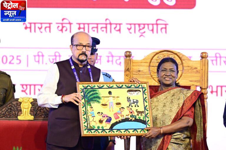 CG: राष्ट्रपति के छत्तीसगढ़ आगमन पर राज्यपाल ने भेंट की भित्ती चित्रकारी की पेंटिंग