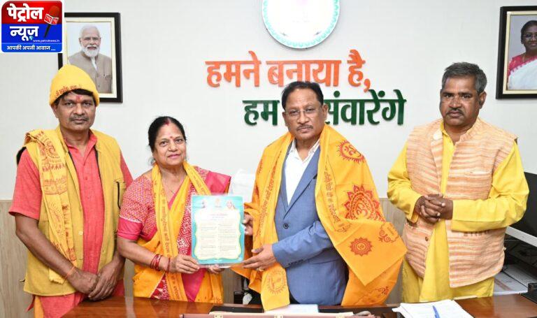 CG: मुख्यमंत्री से अखिल विश्व गायत्री परिवार के सदस्यों ने सौजन्य मुलाकात की