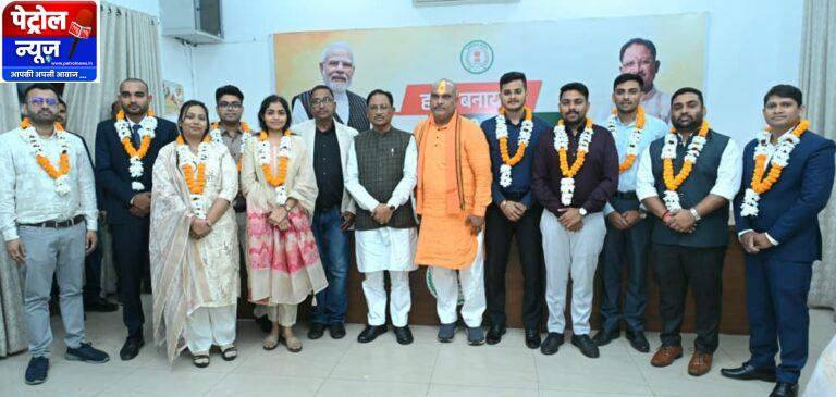 CG: मुख्यमंत्री से छत्तीसगढ़ लोक सेवा आयोग 2024 के टॉप 10 अभ्यर्थियों ने की सौजन्य भेंट