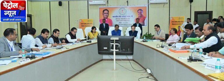CG: स्कूल शिक्षा मंत्री ने ली रायपुर संभाग के अधिकारियों की समीक्षा बैठक