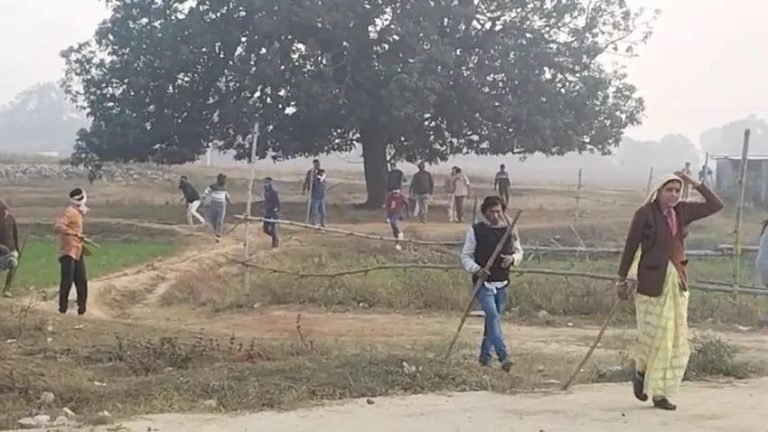 Mauganj: मऊगंज में कानून बेबस! बूढ़े-बच्चे-महिलाएं सबको दौड़ा-दौड़ा कर लाठी डंडों से पीटा, आरोपी अब भी आज़ाद