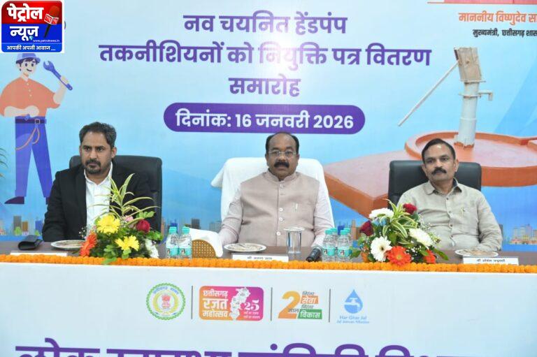 CG : लोगों से अच्छा व्यवहार रखकर ईमानदारी से करें काम : उप मुख्यमंत्री