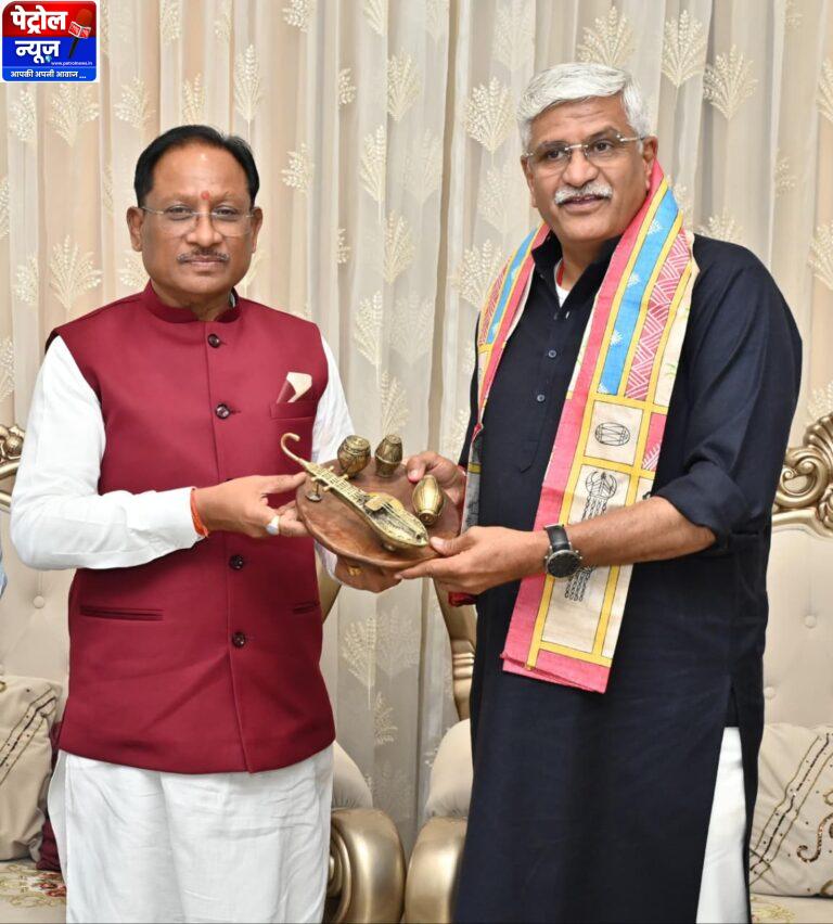 CG: केंद्रीय पर्यटन एवं संस्कृति मंत्री ने मुख्यमंत्री से की सौजन्य भेंट