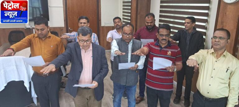 CG: स्वास्थ्य भवन में राष्ट्रीय मतदाता दिवस पर ली गई मतदान के प्रति प्रतिबद्धता की शपथ