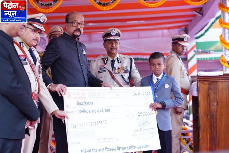 CG: राज्यपाल रमेन डेका ने राजधानी के मुख्य समारोह में विजेताओं को किया सम्मानित