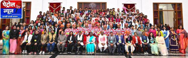 CG : राष्ट्रपति भवन में छत्तीसगढ़ की झांकी कलाकारों का सम्मान