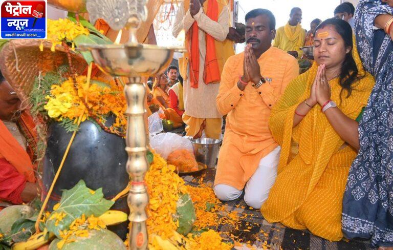 CG: मंत्री श्रीमती लक्ष्मी राजवाड़े गृह ग्राम बीरपुर में नवनिर्मित शिव मंदिर की प्राण-प्रतिष्ठा में शामिल हुईं