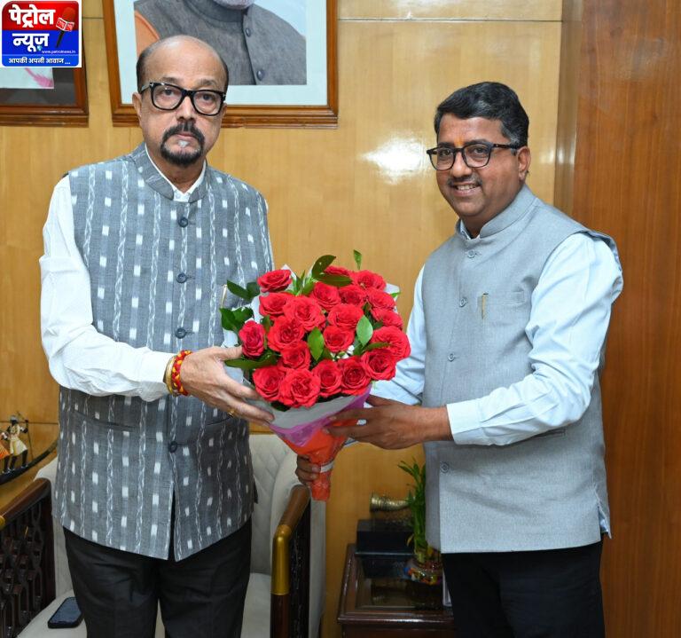 CG: राज्यपाल श्री डेका से कुलपतियों ने भेंट की