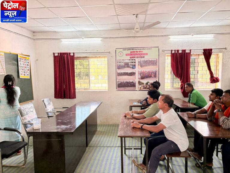 CG: जिन हाथों ने कभी बंदूक थामकर हिंसा को अंजाम दिया, वही प्रशिक्षण लेकर सीख रहे हुनर