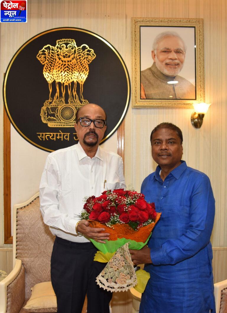 CG: राज्यपाल रमेन डेका से वन मंत्री ने भेंट की