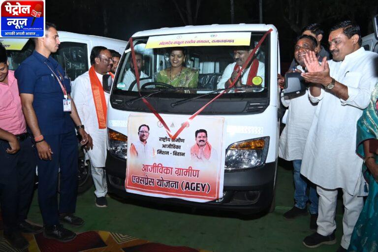 CG : कबीरधाम में ‘दीदियों’ ने संभाली स्टीयरिंग, उपमुख्यमंत्री श्री शर्मा बने पैसेंजर