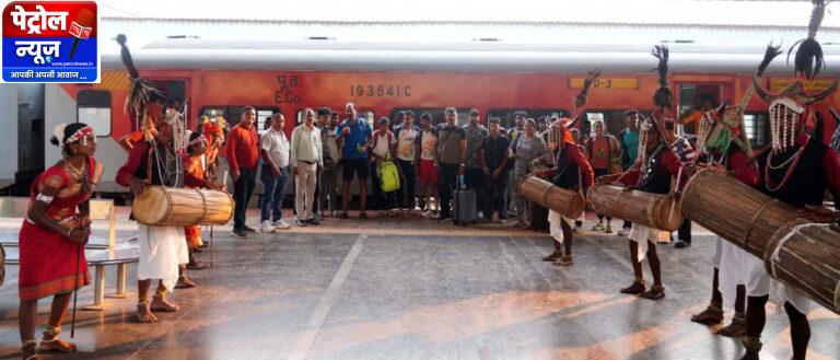 CG: खेलो इंडिया ट्रायबल गेम्स : केरल की एथलेटिक्स टीम पहुंची जगदलपुर, पारंपरिक लोकनृत्य से हुआ भव्य स्वागत