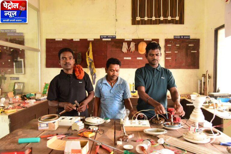 CG: अब हथियार नहीं, हुनर से बदल रही पुनर्वासितों की जिंदगी : इलेक्ट्रीशियन ट्रेड में दिया जा रहा प्रशिक्षण