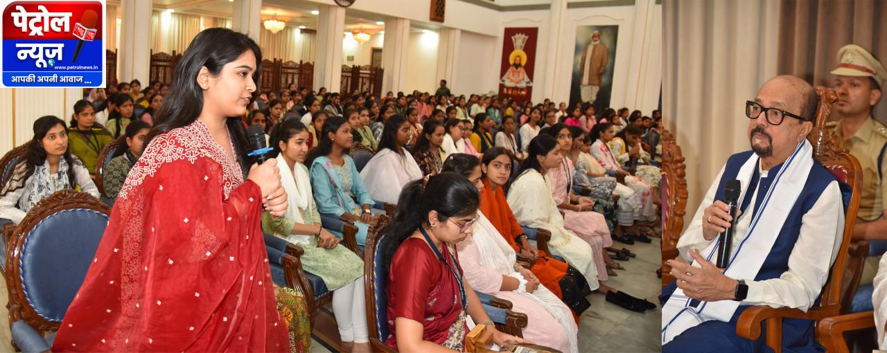 CG: राज्यपाल श्री डेका ने महाविद्यालय की छात्राओं से हुए रूबरू