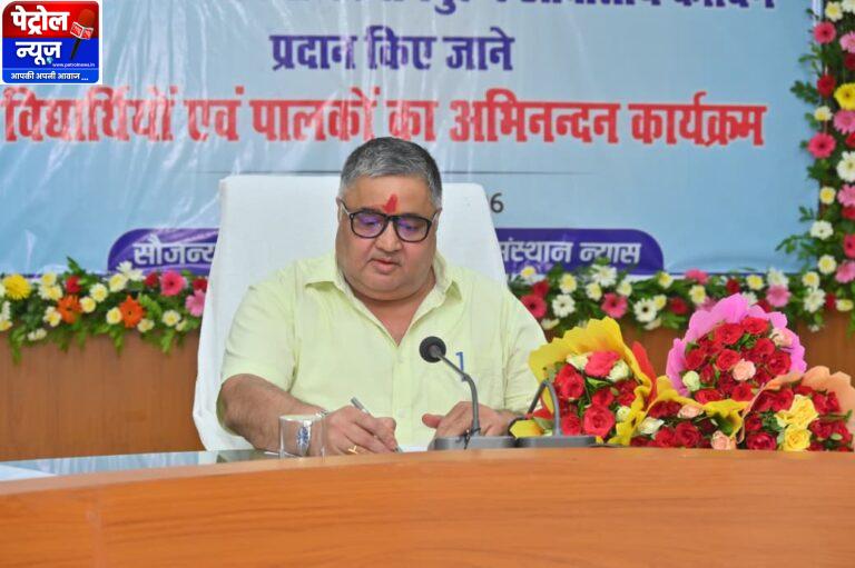 ओजस्वी सरगुजा : सपनों को मिलेगी नई उड़ान, 55 मेधावी विद्यार्थी नीट-जेईई की तैयारी हेतु रायपुर रवाना