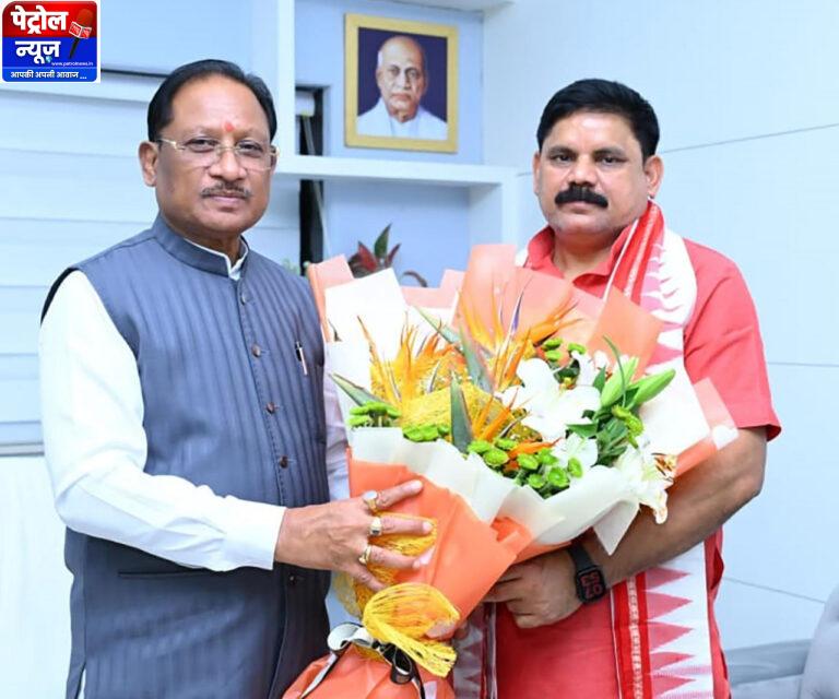 मुख्यमंत्री श्री विष्णुदेव साय से केंद्रीय कोयला एवं खान राज्य मंत्री श्री सतीश चंद्र दुबे ने की सौजन्य मुलाकात