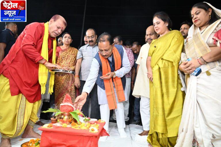 सुशासन तिहार में जनता के बीच पहुँची सरकार : मुख्यमंत्री विष्णु देव साय ने कोसरंगी चौपाल में पीएम सूर्य घर, सौर सुजला और स्वामित्व योजना का लाभ लेने किया आह्वान