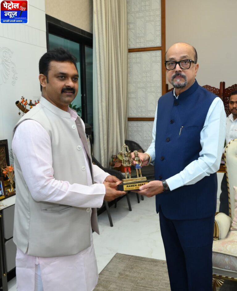 CG: राज्यपाल श्री डेका से केन्द्रीय ग्रामीण विकास राज्य मंत्री श्री पासवान ने किया सौजन्य भेंट