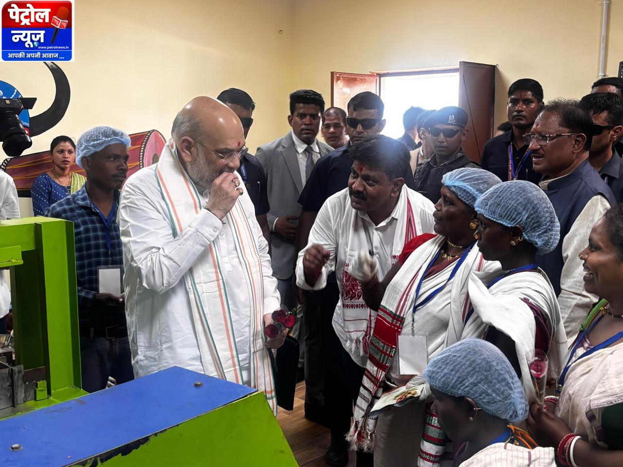 CG:केंद्रीय गृहमंत्री अमित शाह ने चखा बस्तर की इमली का स्वाद बोले यहां की इमली का स्वाद खट्टा नहीं बल्कि मीठा