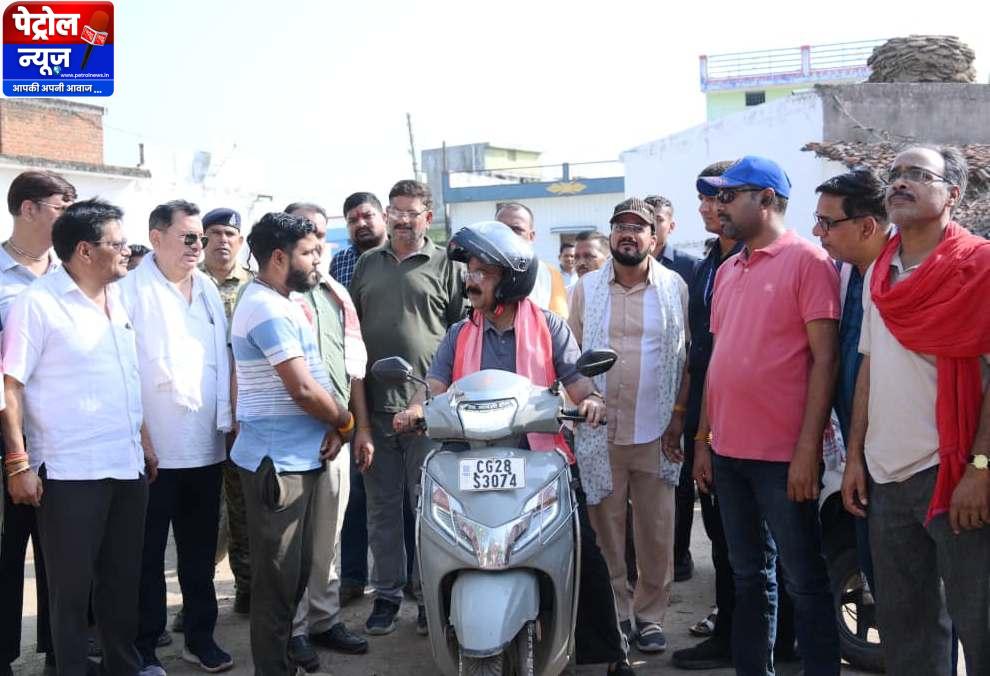CG: स्कूटी पर निकले उप मुख्यमंत्री अरुण साव, नगर भ्रमण कर विकास कार्यों का लिया जायजा