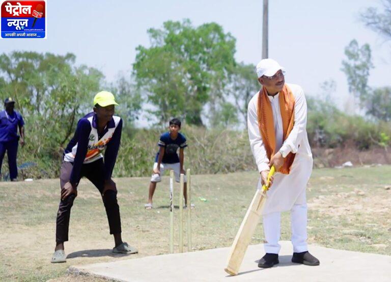 CG: जब मुख्यमंत्री उतरे मैदान में: सुशासन तिहार में बच्चों संग खेला क्रिकेट, बढ़ाया हौसला