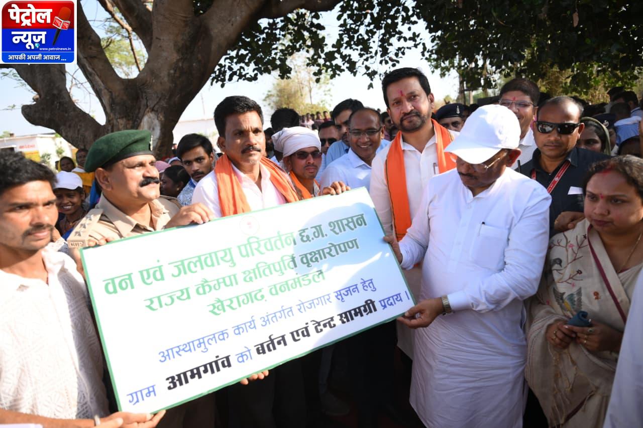 CG: सुशासन तिहार: मुख्यमंत्री विष्णु देव साय ने समाज प्रमुख को सौंपा टेंट एवं बर्तन सामग्री, ग्राम आमगांव में बढ़ेगा रोजगार