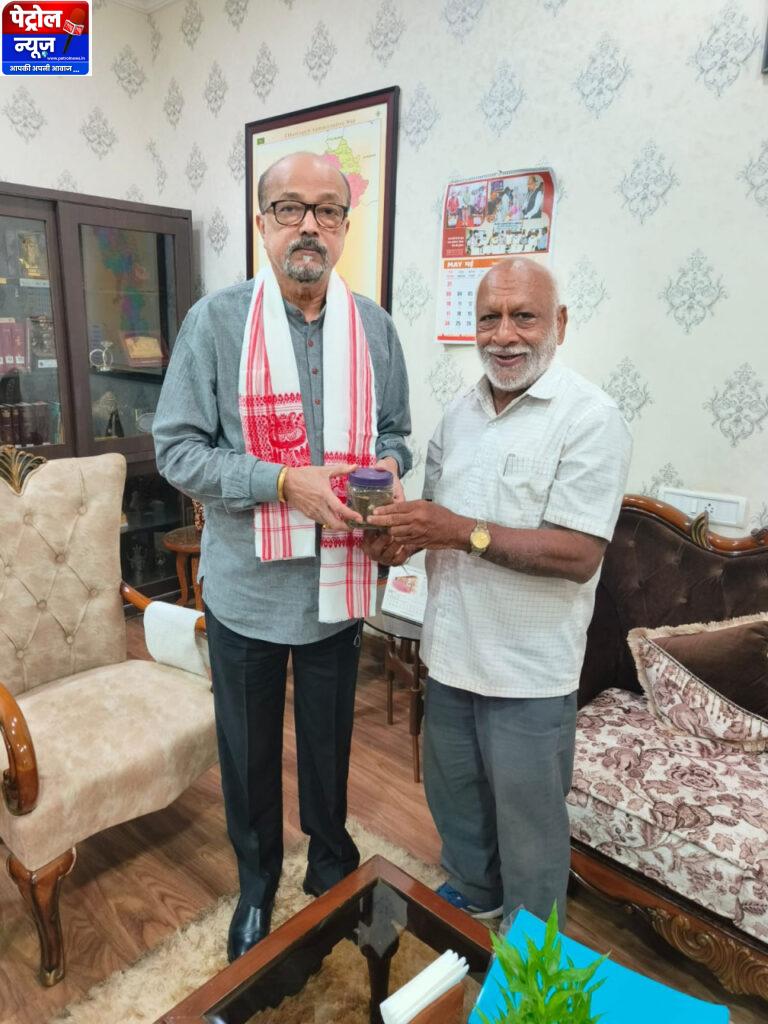’छत्तीसगढ़ चाय व्यापारी संघ के उपाध्यक्ष ने की राज्यपाल रमेन डेका से सौजन्य भेंट’….
