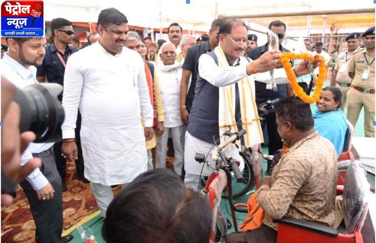जब मुख्यमंत्री श्री साय ने थामा हाथ, तो दिव्यांग हितग्राही की जिंदगी में लौटी उम्मीद की रौशनी