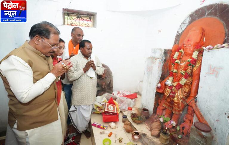 मुख्यमंत्री श्री विष्णुदेव साय ने ऐतिहासिक चतुर्भुज विष्णु मंदिर में की पूजा-अर्चना, प्रदेश की सुख-समृद्धि की कामना