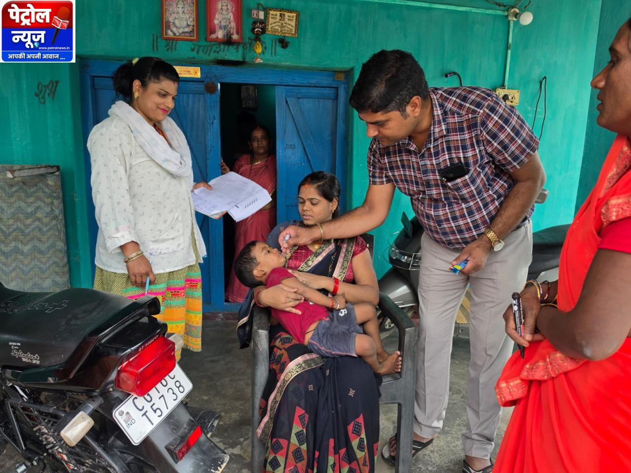 जिला टीकाकरण अधिकारी स्वयं उतरे पल्स पोलियो अभियान में, घर-घर पहुंचकर बच्चों को पिलाई “दो बूंद जिंदगी की”
