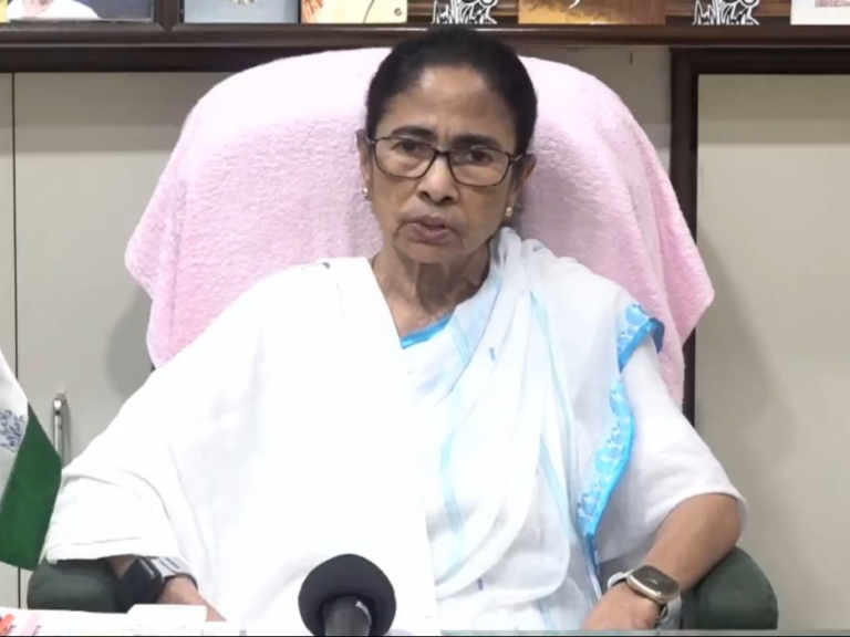 ममता बनर्जी ने भाजपा सरकार पर पश्चिम बंगाल में डराने-धमकाने और राजनीतिक प्रतिशोध का आरोप लगाया