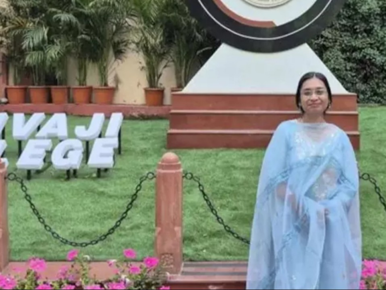 डीयू प्रोफेसर की हत्या का संदेह | घर को बाहर से बंद कर दिया गया