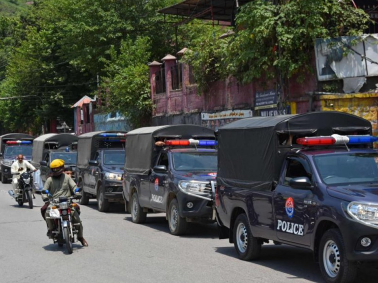 पीओके में झड़प: प्रदर्शनकारी-पुलिस हिंसा में 7 की मौत, दर्जनों घायल