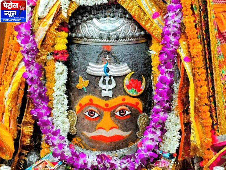 महाकाल मंदिर भस्म आरती: राजसी पोशाक और चंदन का तिलक