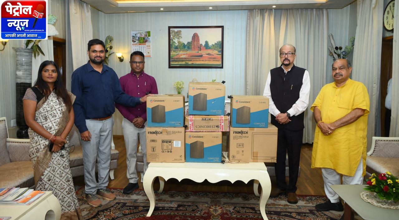 स्वेच्छानुदान मद से सुदूर वनांचल स्थित स्वामी आत्मानंद स्कूल, मांझीगुडा को 10 कंप्यूटर प्रदत्त