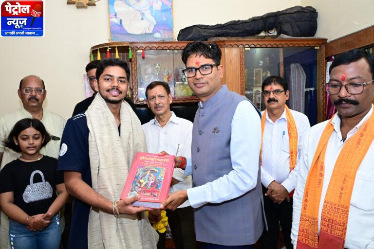 विश्व रिकॉर्ड के साथ जूनियर वर्ल्ड कप में स्वर्ण पदक जीतने वाले दिव्यांशु देवांगन का वित्त मंत्री श्री ओपी चौधरी ने किया सम्मान