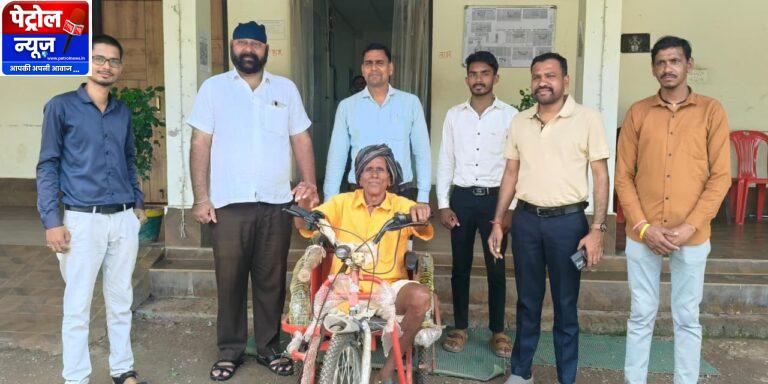 उप मुख्यमंत्री श्री विजय शर्मा की पहल से दिव्यांग समझराम साहू को मिली बैटरी चलित मोटराइज्ड ट्रायसायकल