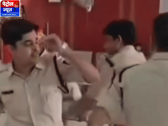 उज्जैन जेल अधीक्षक का जन्मदिन डांस वीडियो