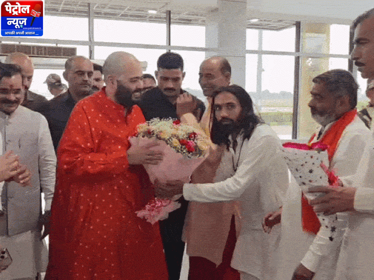 अनंत अंबानी बागेश्वर धाम के दर्शन के लिए खजुराहो पहुंचे